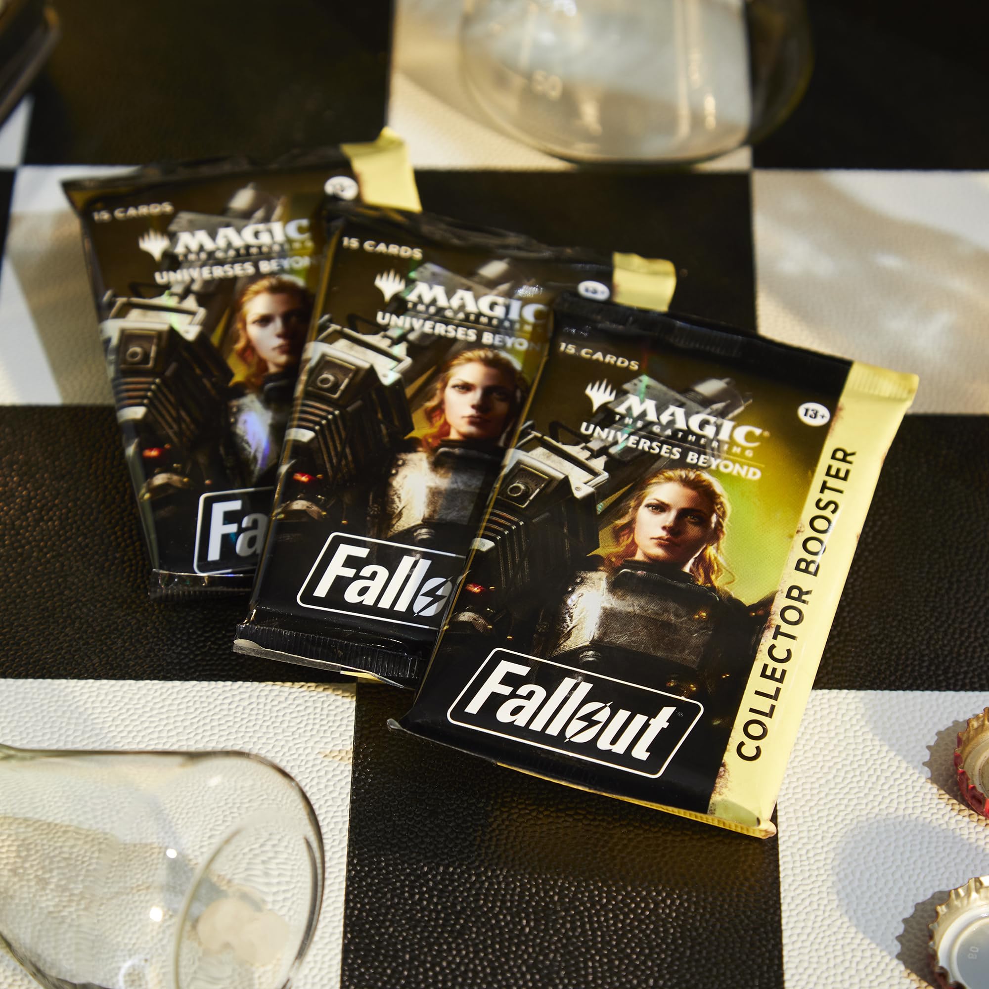 Magic: The Gathering - Fallout Collector Booster Box - 12 Packs (180 Cards)